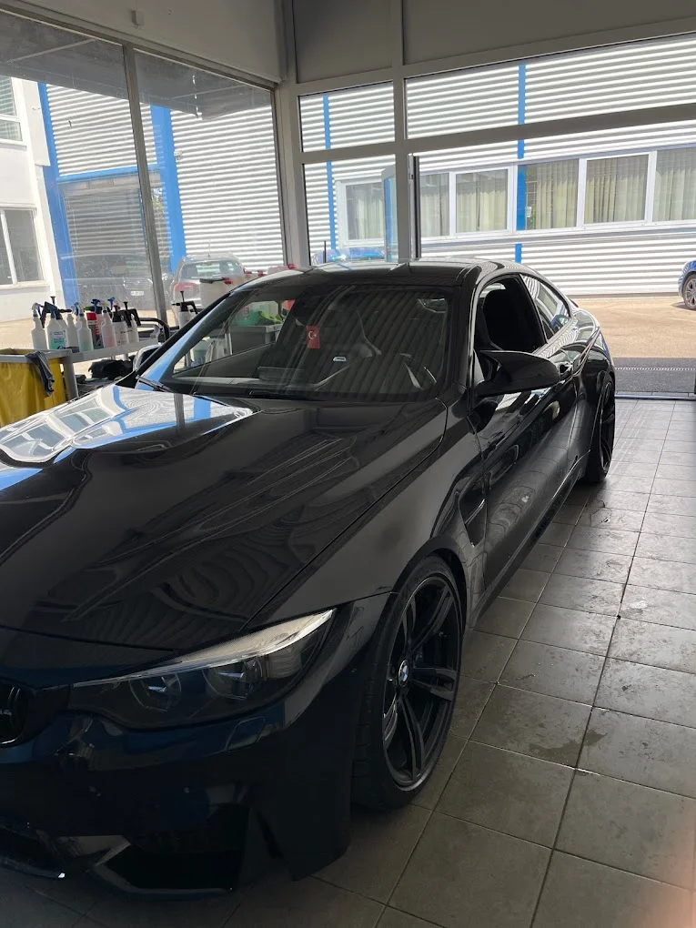 Indoor Detailing - Sportfahrzeug