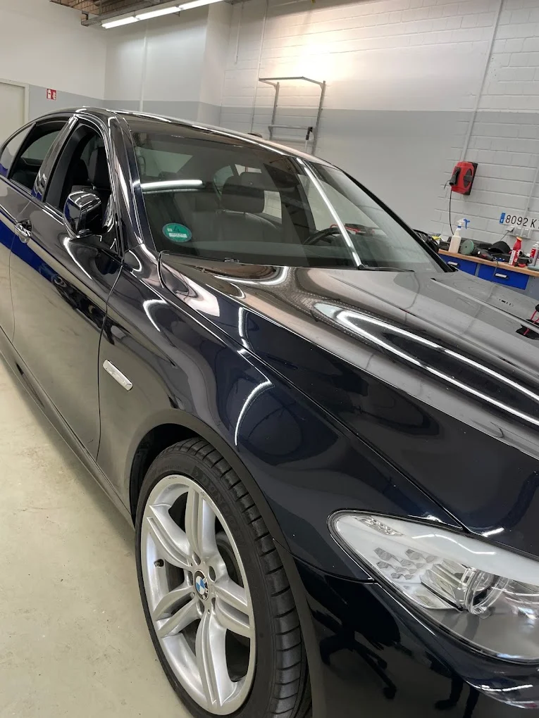 Premiumfahrzeug Lackpflege