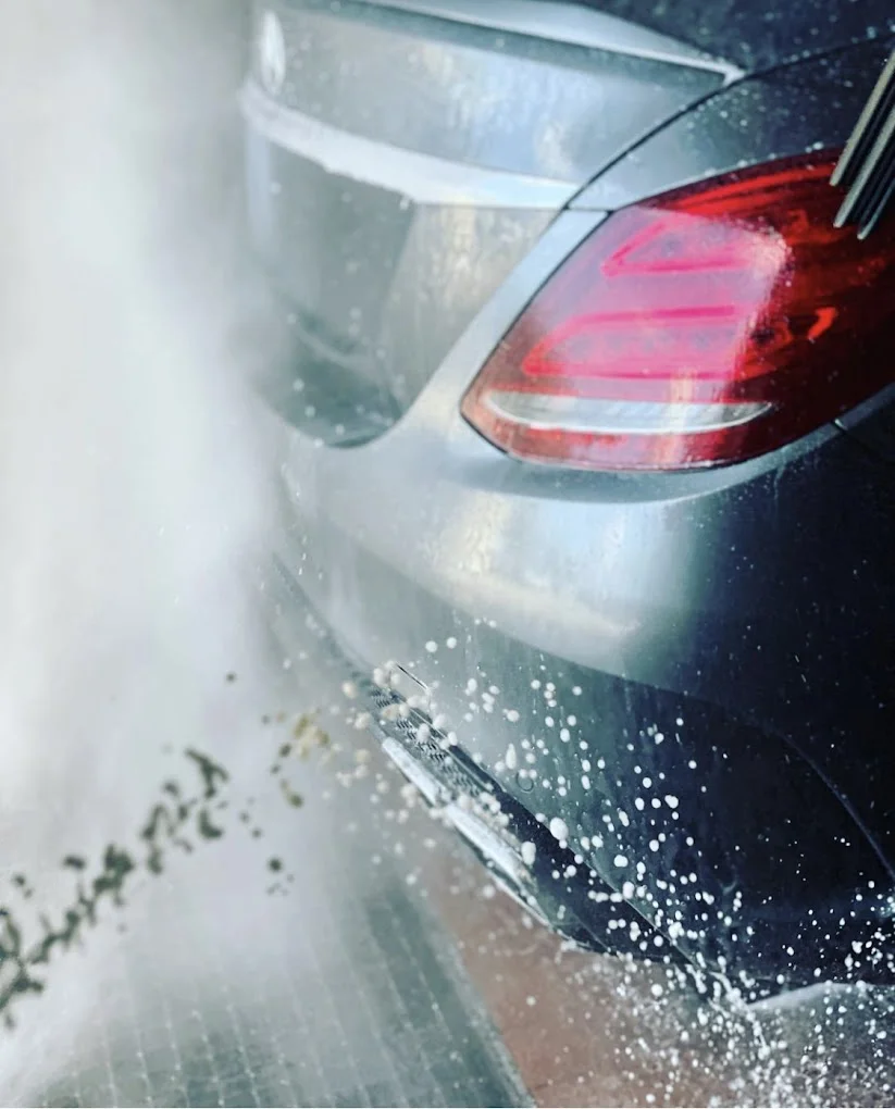 Handwäsche - Detailarbeit am Heck