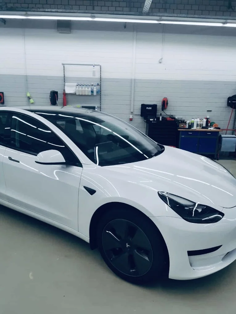 Moderne Fahrzeuge in der Aufbereitung